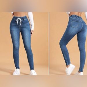 NWOT/DENIM skinny jeans